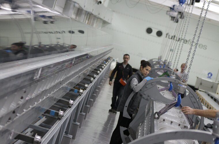 FUTURE FIBRES - ABUS electric chain hoists to handle high-tech masts